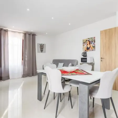 Bienvenue Chez Sarah Apartment *